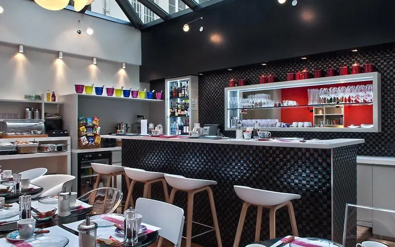 Otel Le Basile Paris